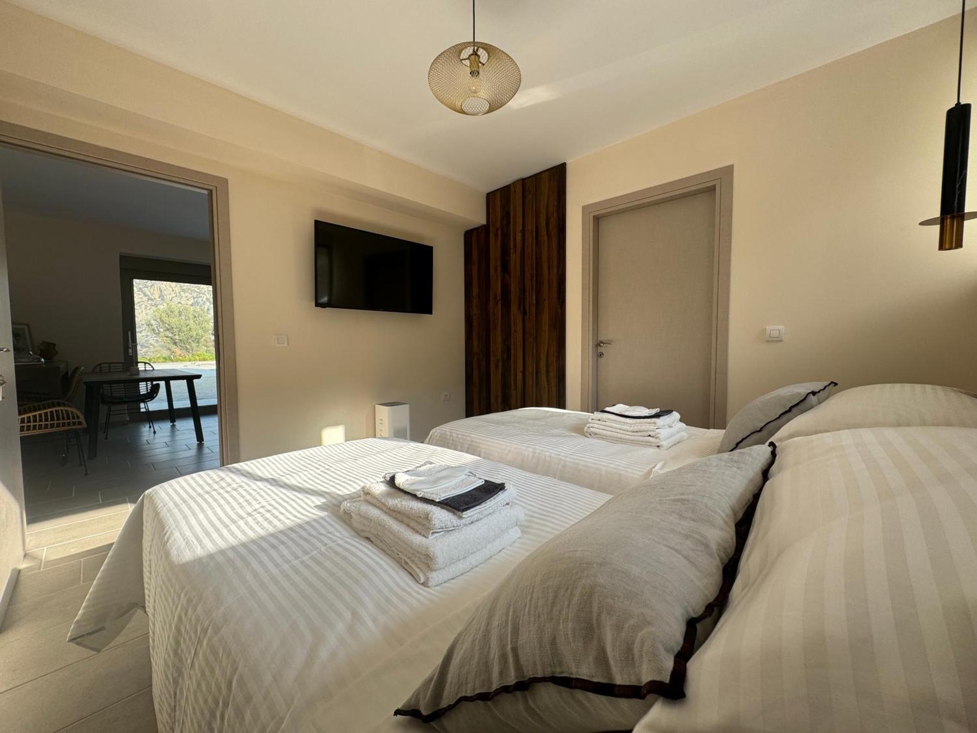 Topos Luxury Stay Heraion Loutraki  Ngoại thất bức ảnh